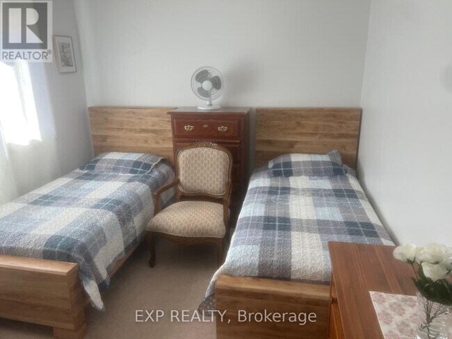 14 Griffiths Dr in Ajax, ON - Building Photo - Building Photo