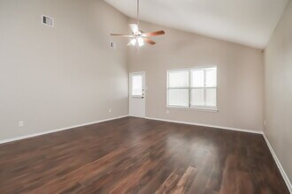 2122 Harvey Brown School Dr in Houston, TX - Building Photo - Building Photo