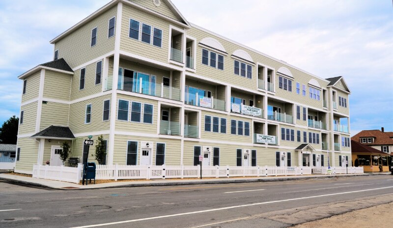 33 Ocean Blvd in Hampton, NH - Building Photo