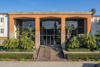 Club Acacia Apartments in Fullerton, CA - Building Photo - Building Photo