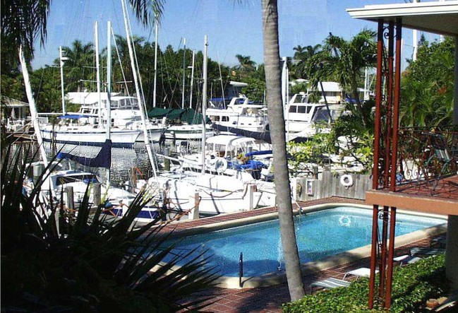 DeepwaterLas Olas Apt. Complex in Fort Lauderdale, FL - Building Photo - Building Photo