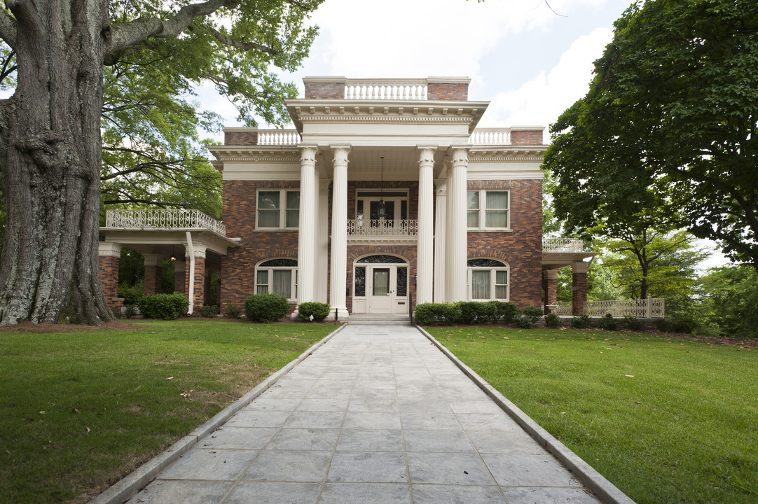 Herndon House Apartments in Atlanta, GA - Building Photo