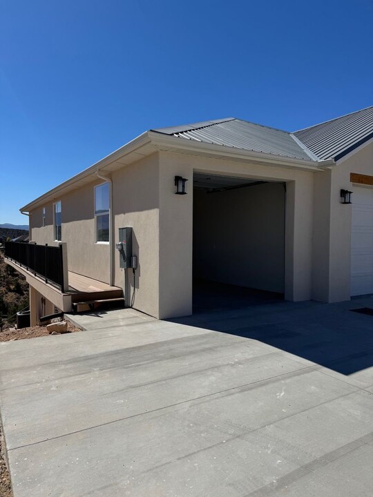 2559 Carmel Canyon Dr in Cedar City, UT - Building Photo