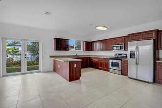 1690 SW 67th Ave in Miami, FL - Building Photo - Building Photo