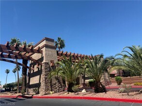 4980 Indian River Dr in Las Vegas, NV - Building Photo - Building Photo