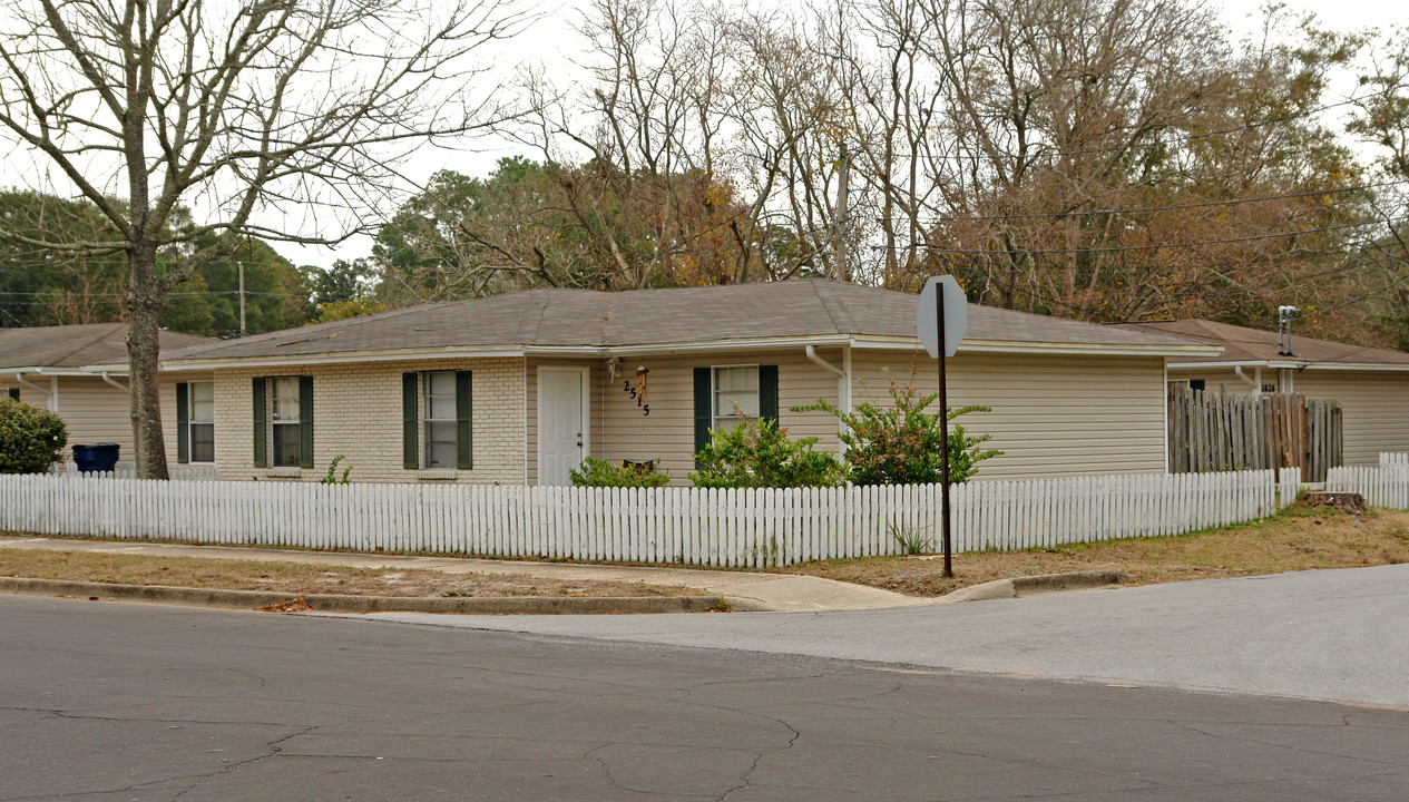 2511-2515 W 19th St in Panama City, FL - Foto de edificio