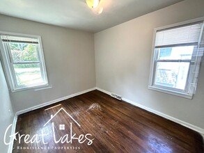 23121 Oakwood Ave in Eastpointe, MI - Building Photo - Building Photo