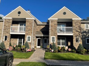 Fairfield Townhouses At Holbrook in Holbrook, NY - Building Photo - Building Photo