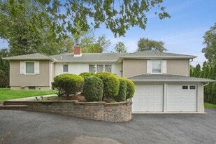 34 Lewis Dr in Madison, NJ - Building Photo