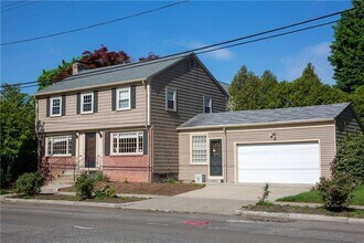 470 Elmgrove Ave in Providence, RI - Building Photo - Building Photo