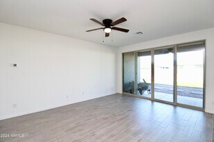 22880 E Roundup Way in Queen Creek, AZ - Foto de edificio - Building Photo