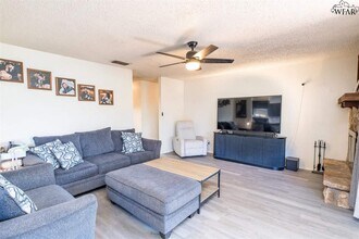 5411 Page Dr in Wichita Falls, TX - Foto de edificio - Building Photo