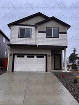 985 Warco Dr in Cascade Locks, OR - Building Photo