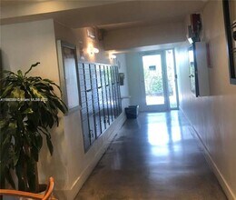 7928 West Dr in North Bay Village, FL - Foto de edificio - Building Photo