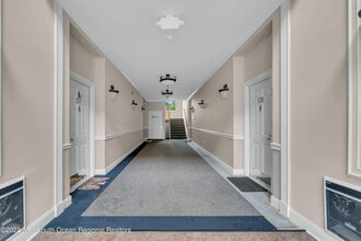 548 St Andrews Pl in Manalapan, NJ - Building Photo - Building Photo