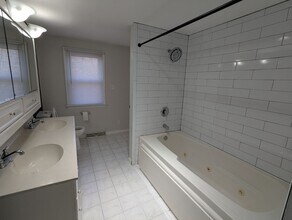 W136N7084 Claas Rd in Menomonee Falls, WI - Building Photo - Building Photo