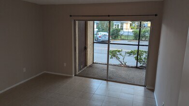 14107 Mossy Glen Ln, Unit 102 in Tampa, FL - Foto de edificio - Building Photo