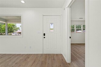1604 Oakwood Ave in Bentonville, AR - Building Photo - Building Photo