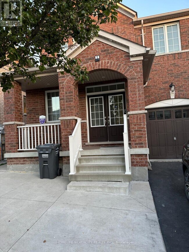 17 Trentin Rd in Brampton, ON - Building Photo - Building Photo