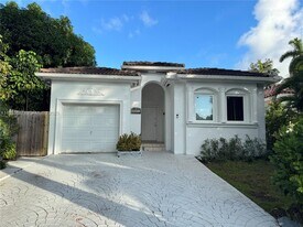 1055 NE 85th St in El Portal, FL - Building Photo