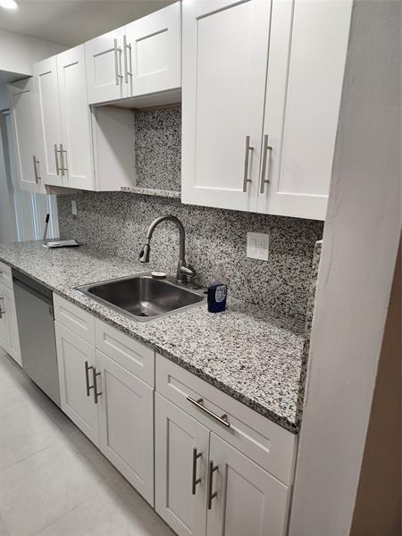 5609 NW 18th St in Lauderhill, FL - Building Photo