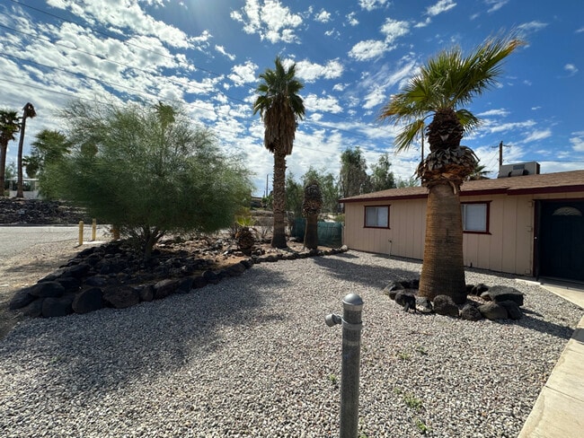 740 Tiger Lilly Ln in Bullhead City, AZ - Building Photo - Building Photo
