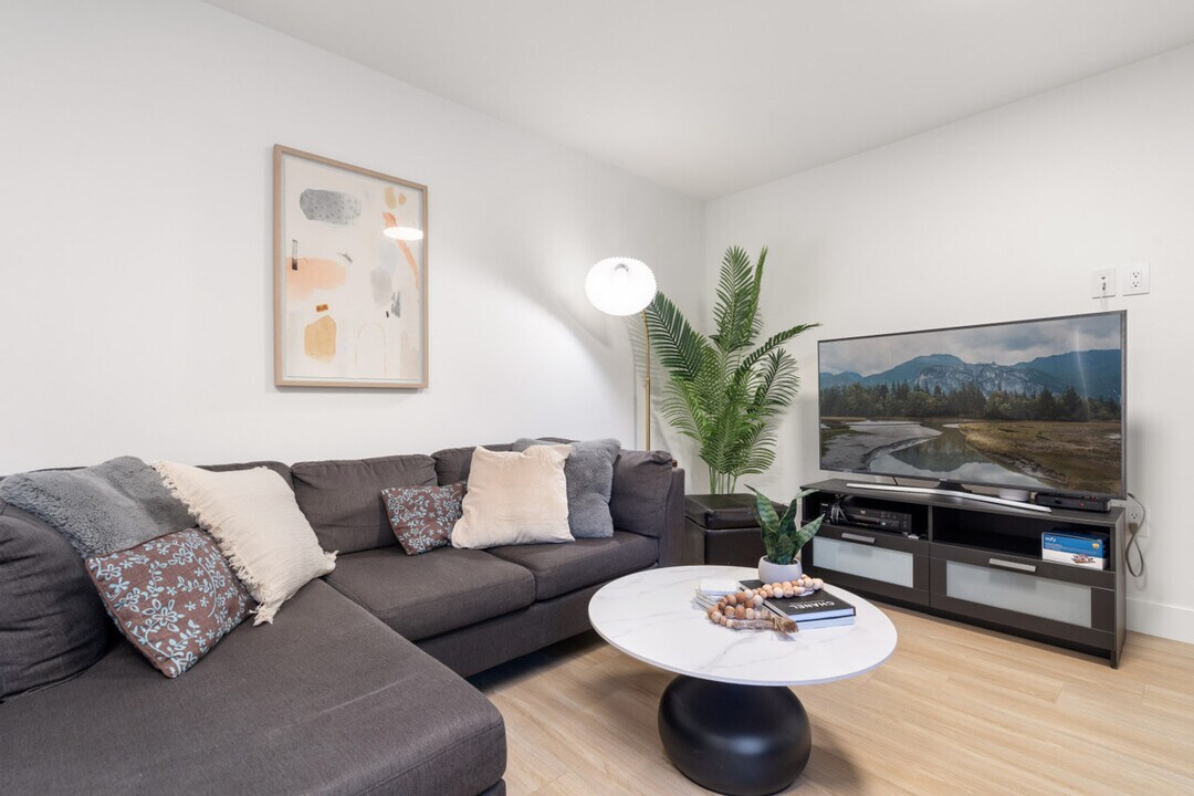 5262 Chaffey Ave in Burnaby, BC - Building Photo