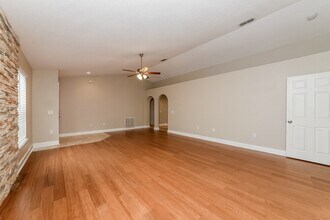 1018 Brenton Leaf Dr in Ruskin, FL - Building Photo - Building Photo