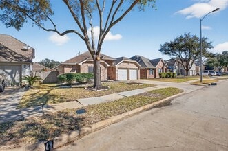 4726 Meadows Edge Ln in Houston, TX - Building Photo - Building Photo