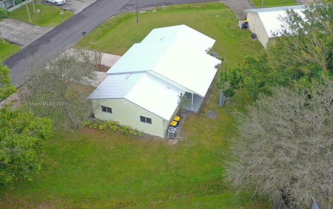 4669 SE Salvatori Rd in Stuart, FL - Building Photo - Building Photo