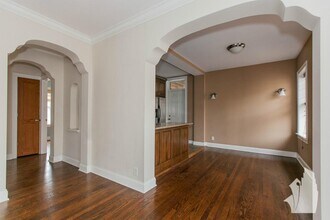 4836 N Paulina St, Unit 4836-G in Chicago, IL - Building Photo - Building Photo
