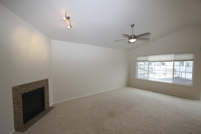 5633 Sapphire Loop in Anchorage, AK - Building Photo - Building Photo