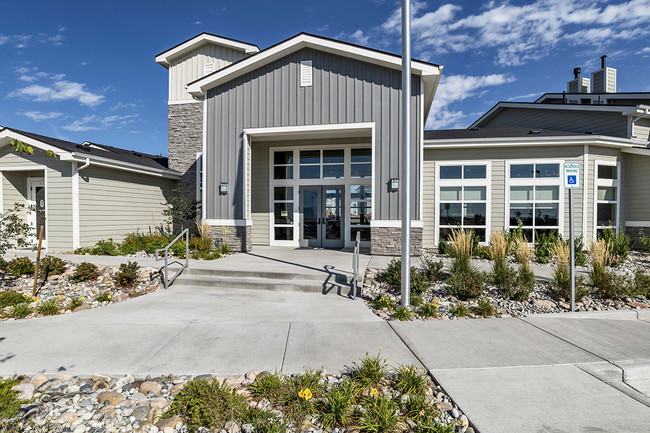 The Overlook at Interquest Apartments in Colorado Springs, CO - Foto de edificio - Building Photo