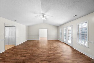 218 Dartmoor Trail in Jacksonville, NC - Building Photo - Building Photo