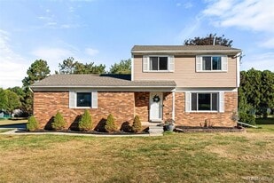 175 Arlington Dr in Rochester Hills, MI - Building Photo