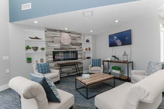 Royal Pointe in Virginia Beach, VA - Building Photo - Building Photo