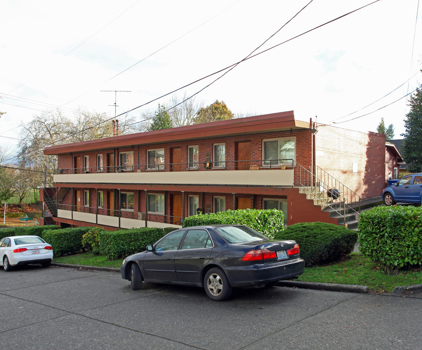 Canberra Apartments in Seattle, WA - Building Photo