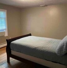 237 Kingstown Rd in Narragansett, RI - Building Photo - Building Photo