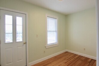 989 Boylston St in Newton, MA - Building Photo - Building Photo