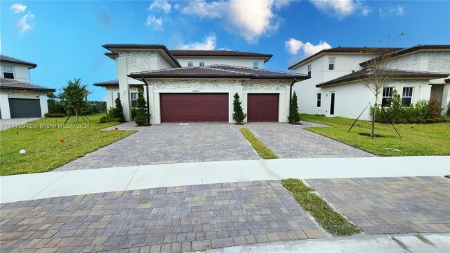 12347 Green Oak Dr in Davie, FL - Building Photo - Building Photo