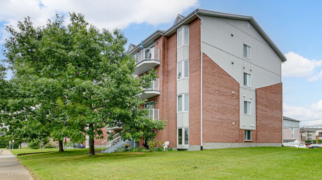 705 De Callières Rue in Trois-Rivières, QC - Building Photo