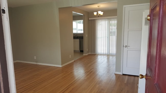20021 Vanowen St in Los Angeles, CA - Building Photo - Building Photo