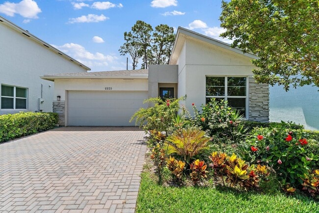 6825 Pointe of Woods Dr in West Palm Beach, FL - Building Photo - Building Photo