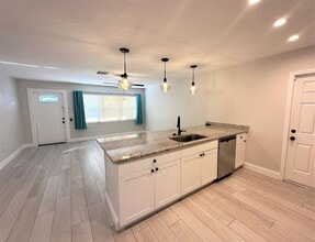 4499 E Alhambra Cir in Naples, FL - Building Photo - Building Photo