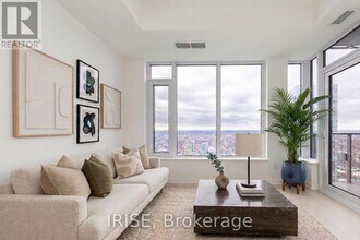 11 Yorkville Ave in Toronto, ON - Building Photo - Building Photo