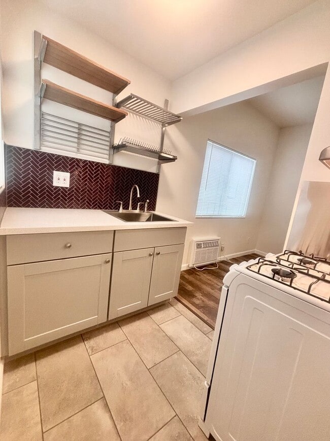 1354 Carlton Dr in Glendale, CA - Building Photo - Building Photo