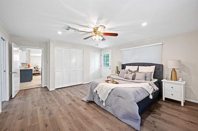 property at 1441 Murray Bay St