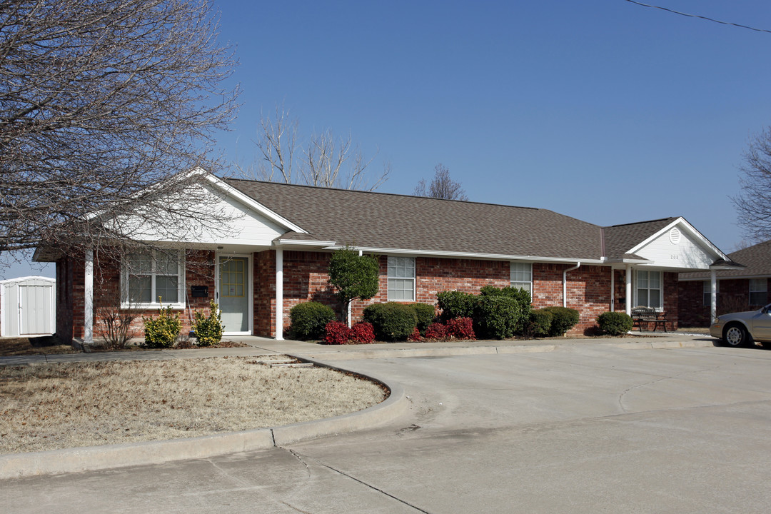 200-211 Ruth Pl in Tecumseh, OK - Building Photo