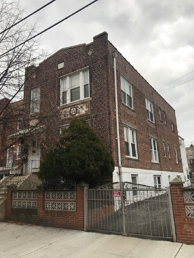 2430 Wallace Ave in Bronx, NY - Building Photo - Other