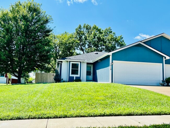 property at 1019 SW Kent Pl